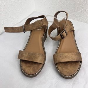 B52 by Bullboxer Womens Sandals Fawn Brown Buckle Ankle Strap Wedge Heel 9